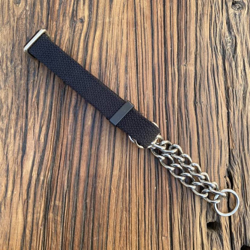 a dog's collar, half-p-chain dog chain, and a nylon nylon can make a dog's collar