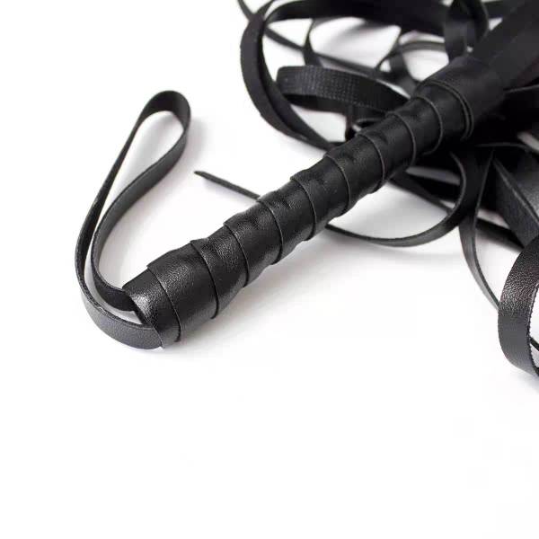 Fart fart, whip horse whip, whip, a small leather whipped boyfriend, gadget toys, scatter whip