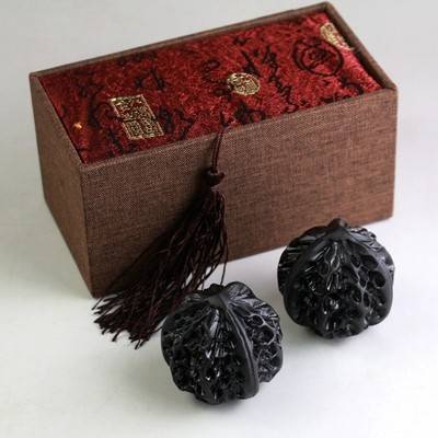 the walnut walnuts are 45 mm a pair and triple