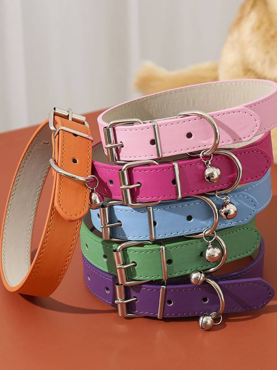 Pet collars with bells can adjust the dog collar PU leather puppies, puppies and cat collar white red