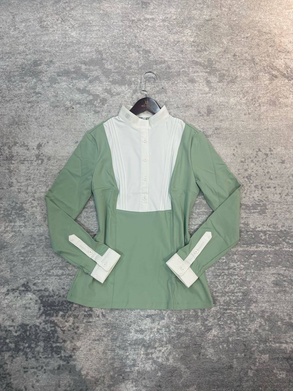 HORSEMAN WITH HORSE-Y LONG-SLEEVE (WHITE-COLLAR) HORSESUITS