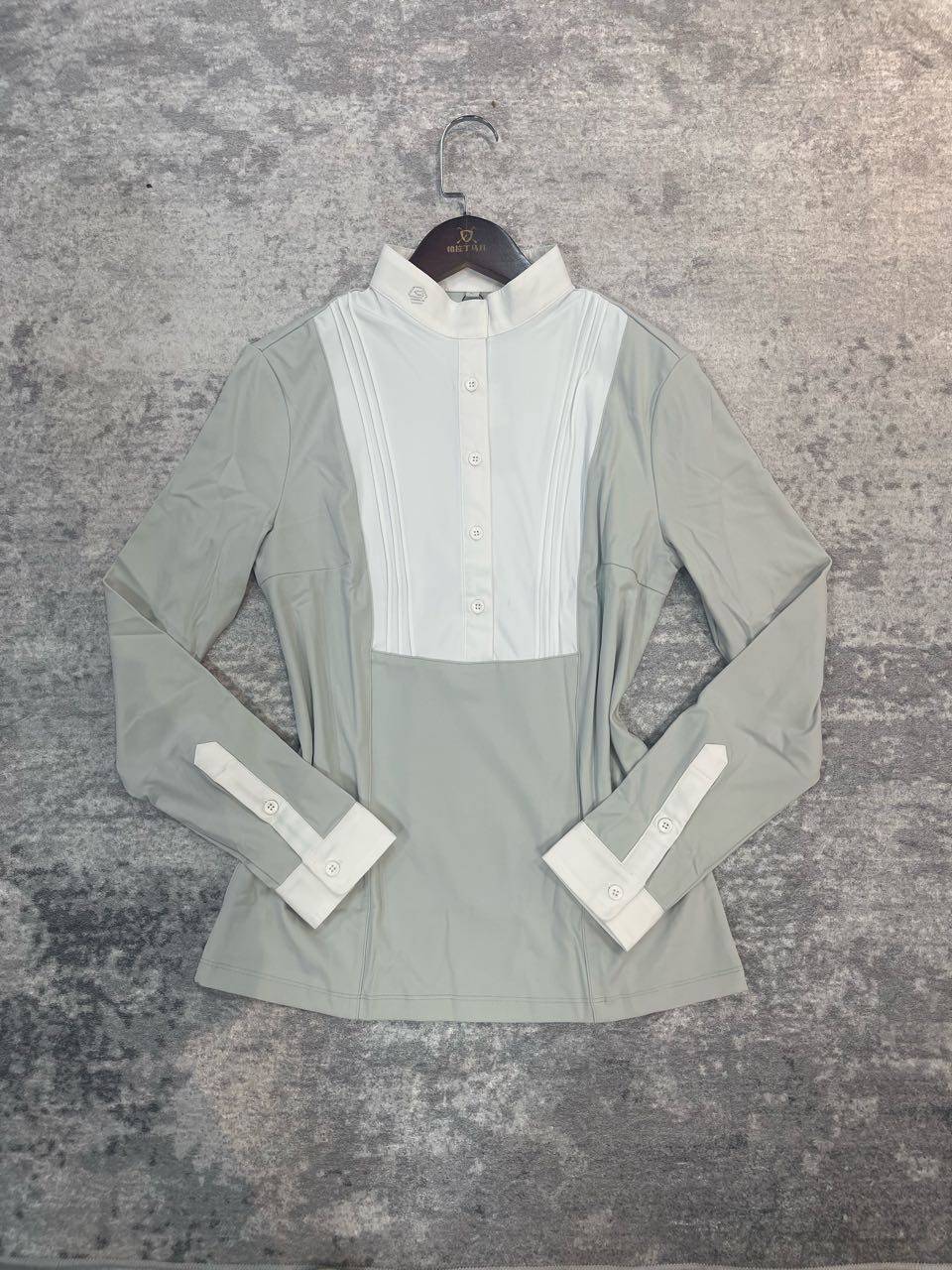 HORSEMAN WITH HORSE-Y LONG-SLEEVE (WHITE-COLLAR) HORSESUITS