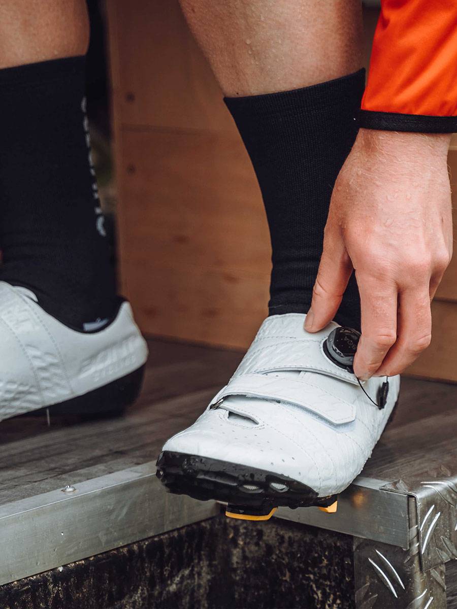 BONT Highway Lock Shoe RioT+Bicycle Riding Shoes Wide Edition Paper Carbon Enhanced Hard Bathing Bicycle Shoes