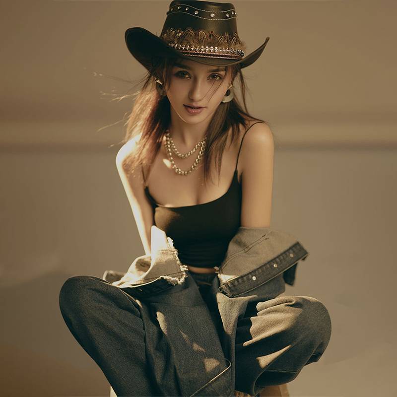 Spring and autumn and winter men and women riding on the western denim hat hats British European and American hats Traveling Sun Hat with windproof rope