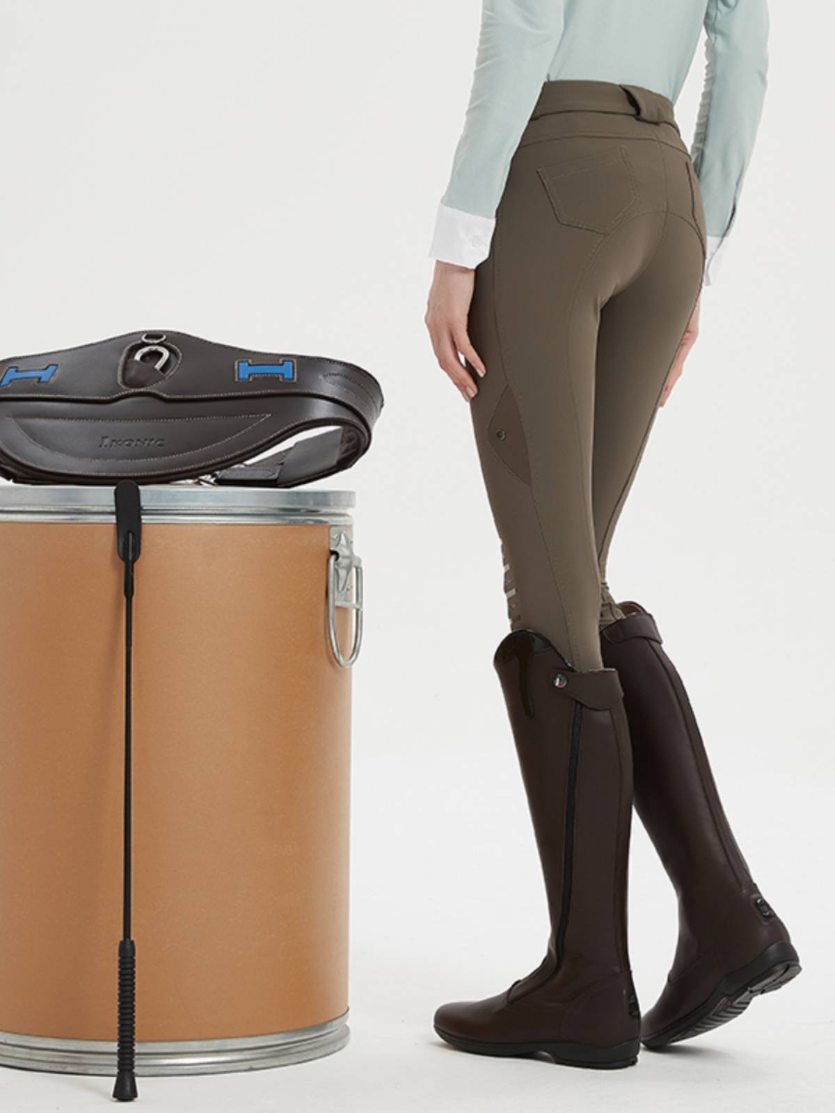 Ms. EPONA can wear half -glue horse pants, silicone non -slip high bombs, comfortable knight clothing equestrian equipment