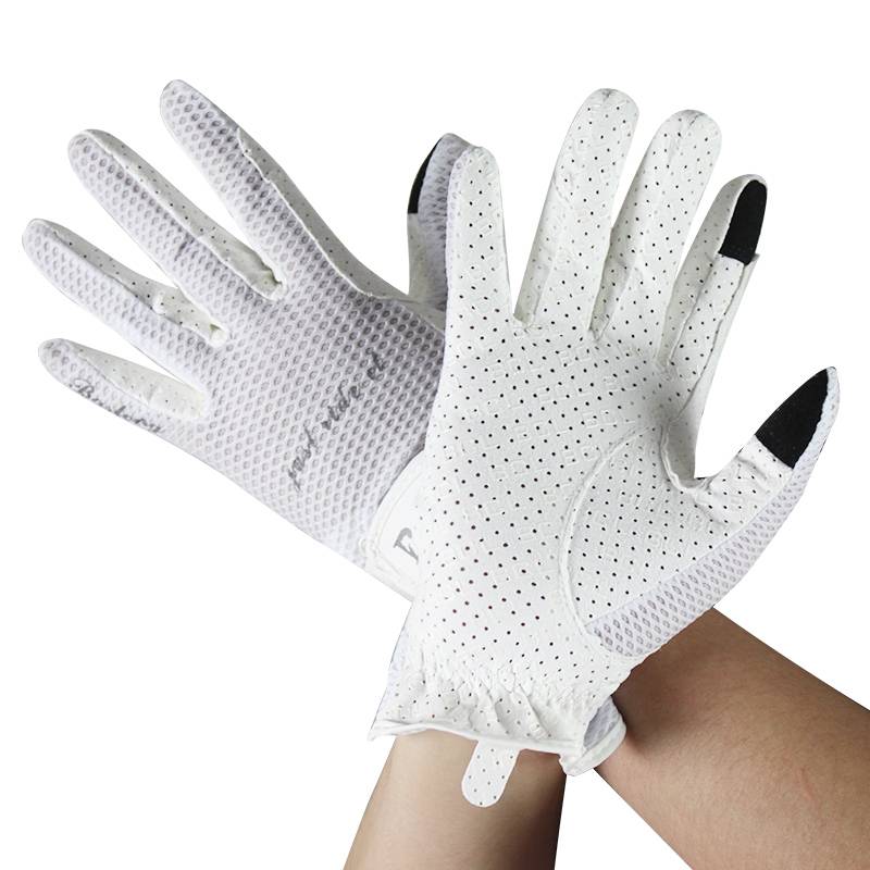 The horse gloves, the boys and girls riding the horse gloves, the eight-foot knights, equipped with silica