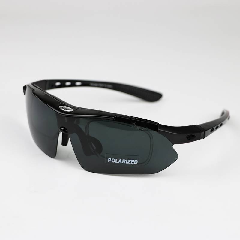 The horse wind mirror horseman rides his glasses on the outside of the sunglass optics