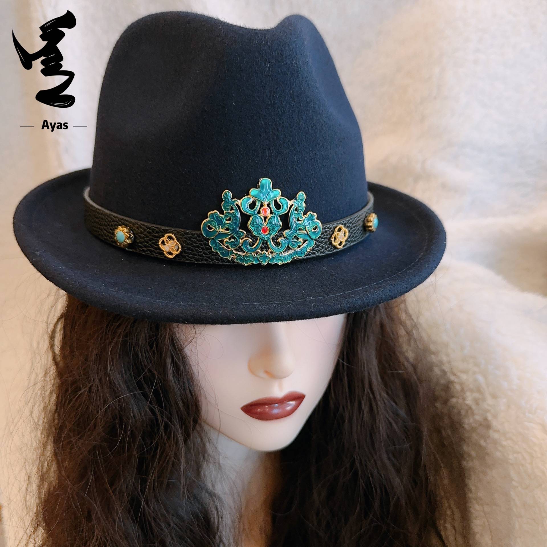 Western cowboy hats and Tibetans