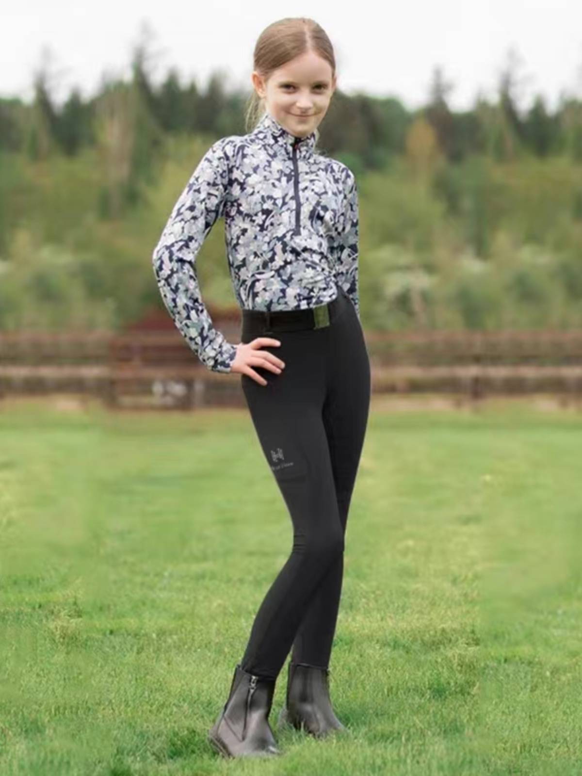 The horsepants warm their legs in the autumn and winter