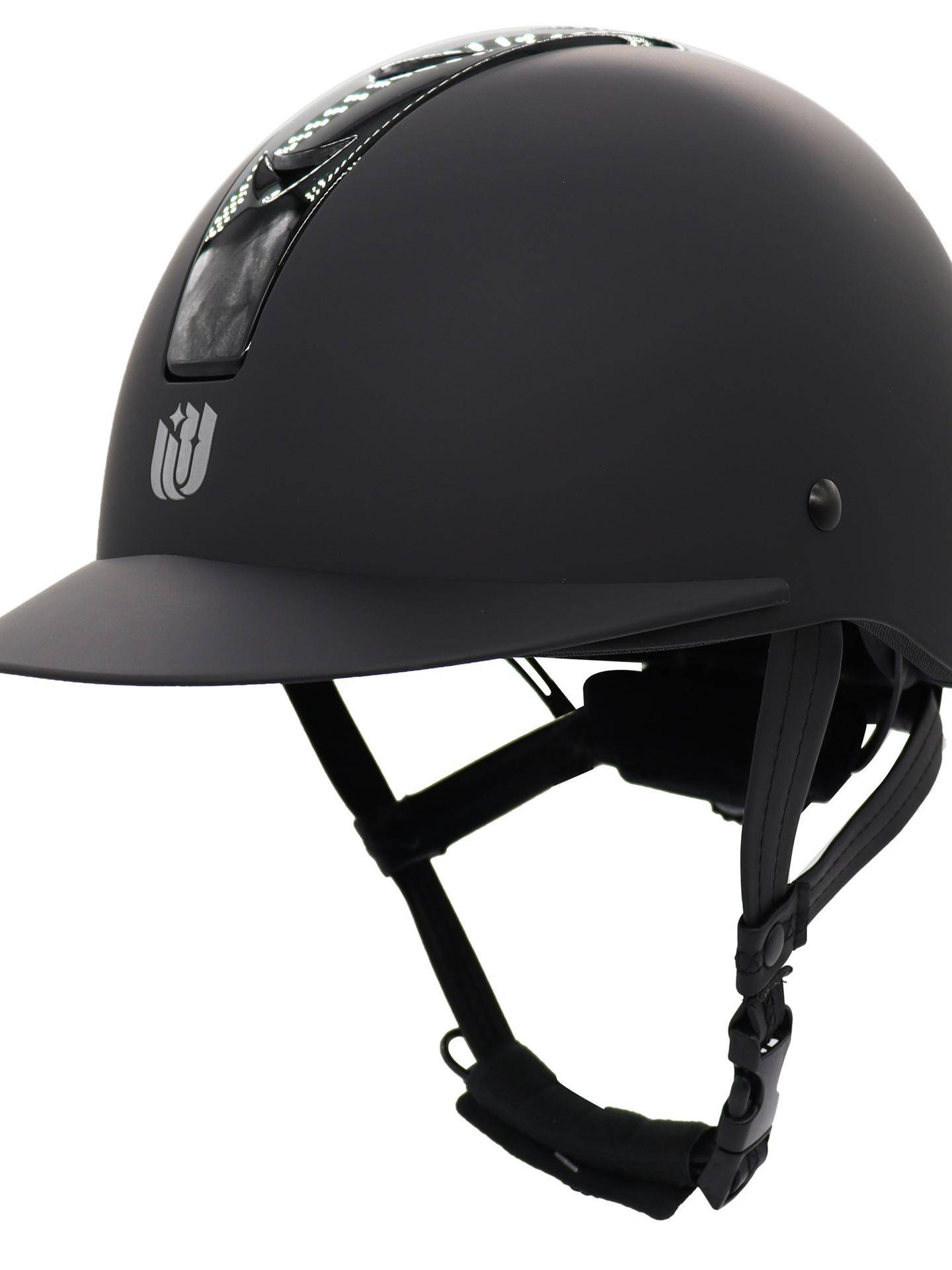 The horse helmets movement rides the horse hats in the summer and the young child helmets are equipped
