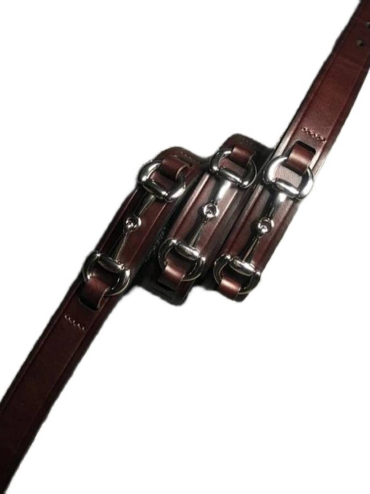 Horseback belts full of oxen, English-coated iron belts on horse belts, boys and girls, day-to-day training of knights
