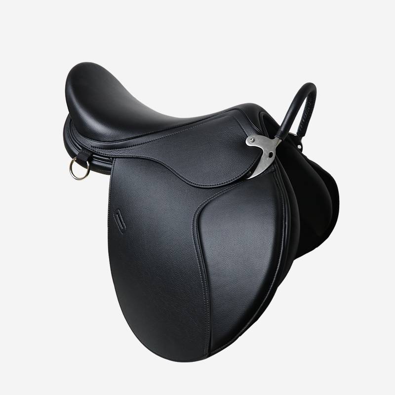 Riding a horse with a knight riding a saddle full of three-ring super-fiber saddles