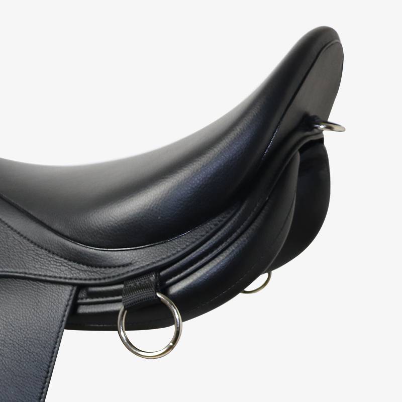 Riding a horse with a knight riding a saddle full of three-ring super-fiber saddles