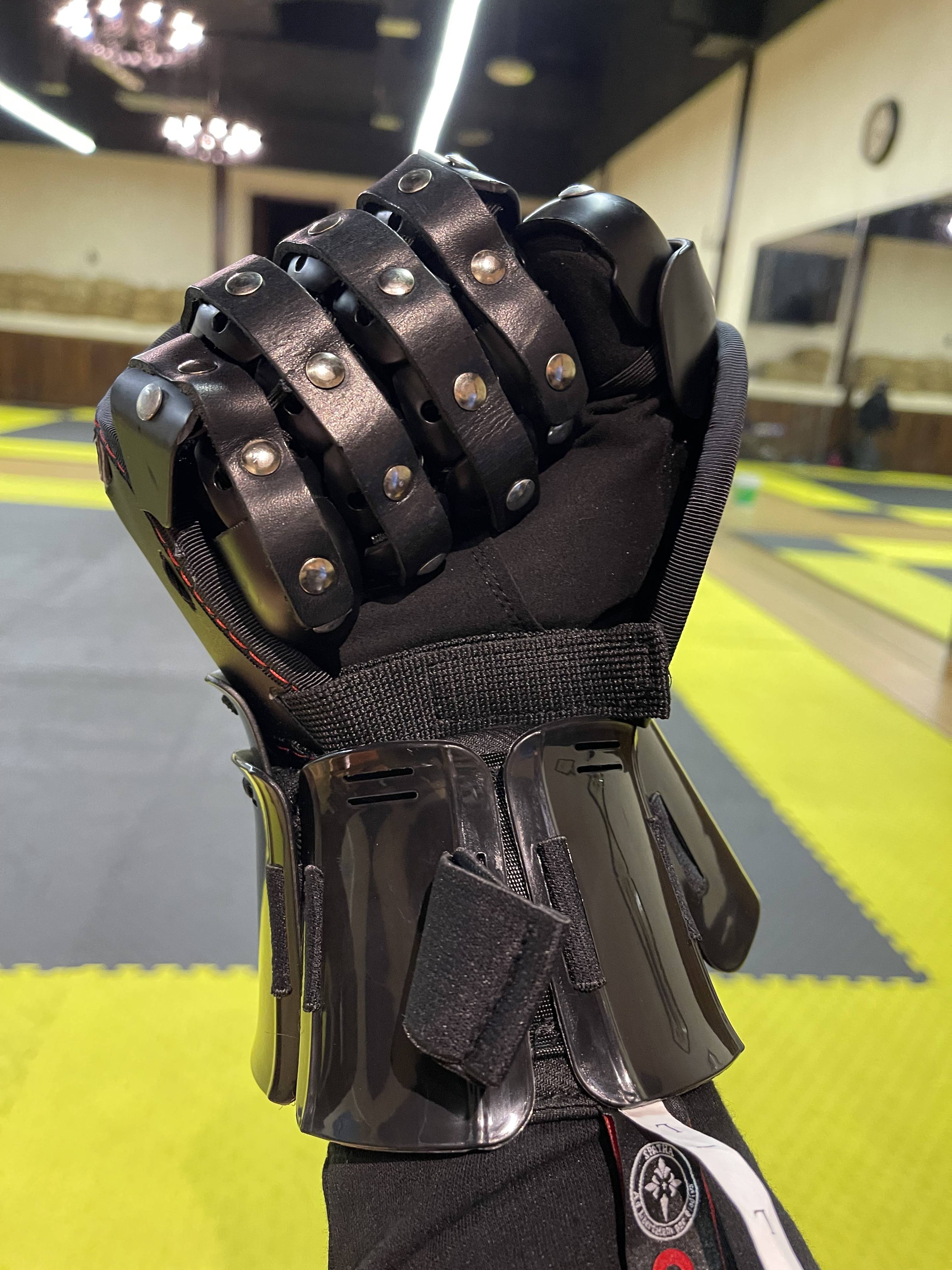 "St. George" one -handed (spot) uses steel safety instrument gloves Hema soldiers