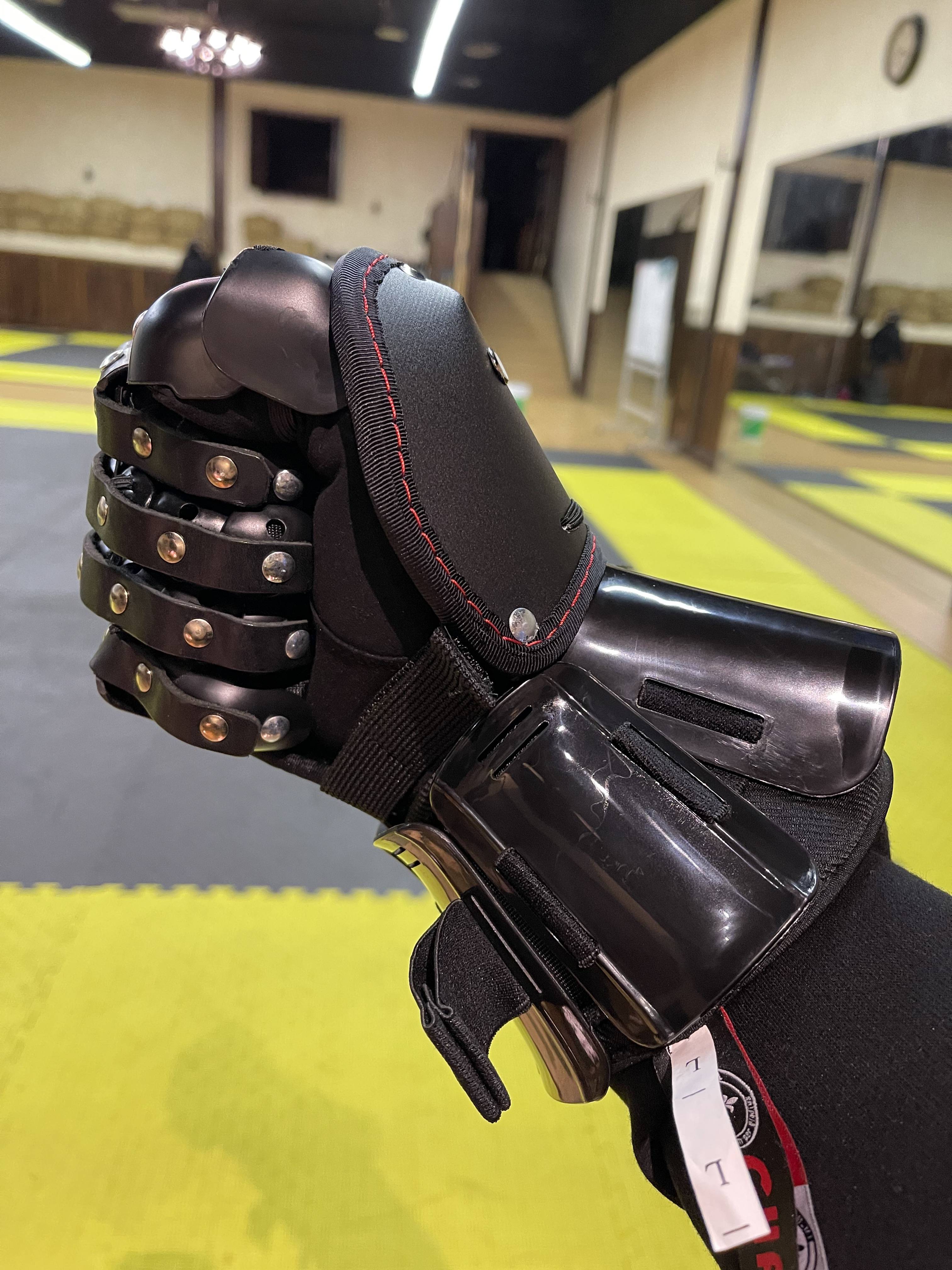 "St. George" one -handed (spot) uses steel safety instrument gloves Hema soldiers