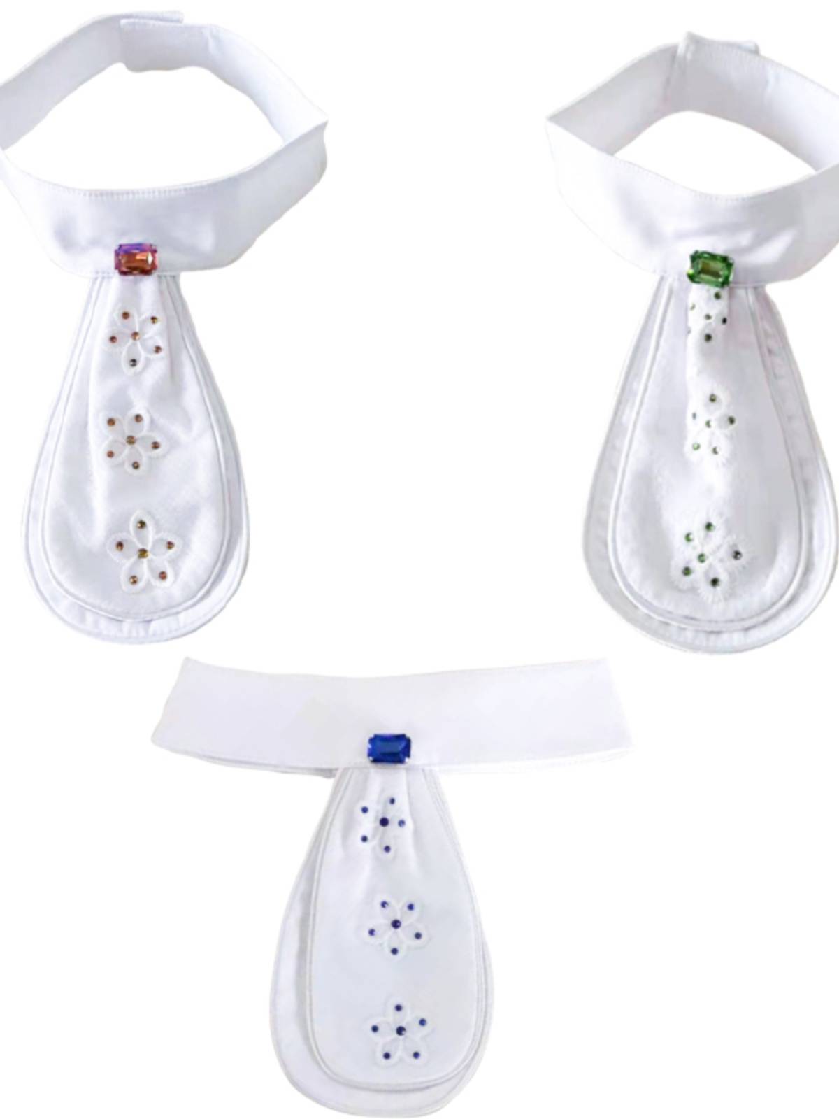 Horses race with a lead to lead the children's adult barrier tie with a white knitted needle and a horse