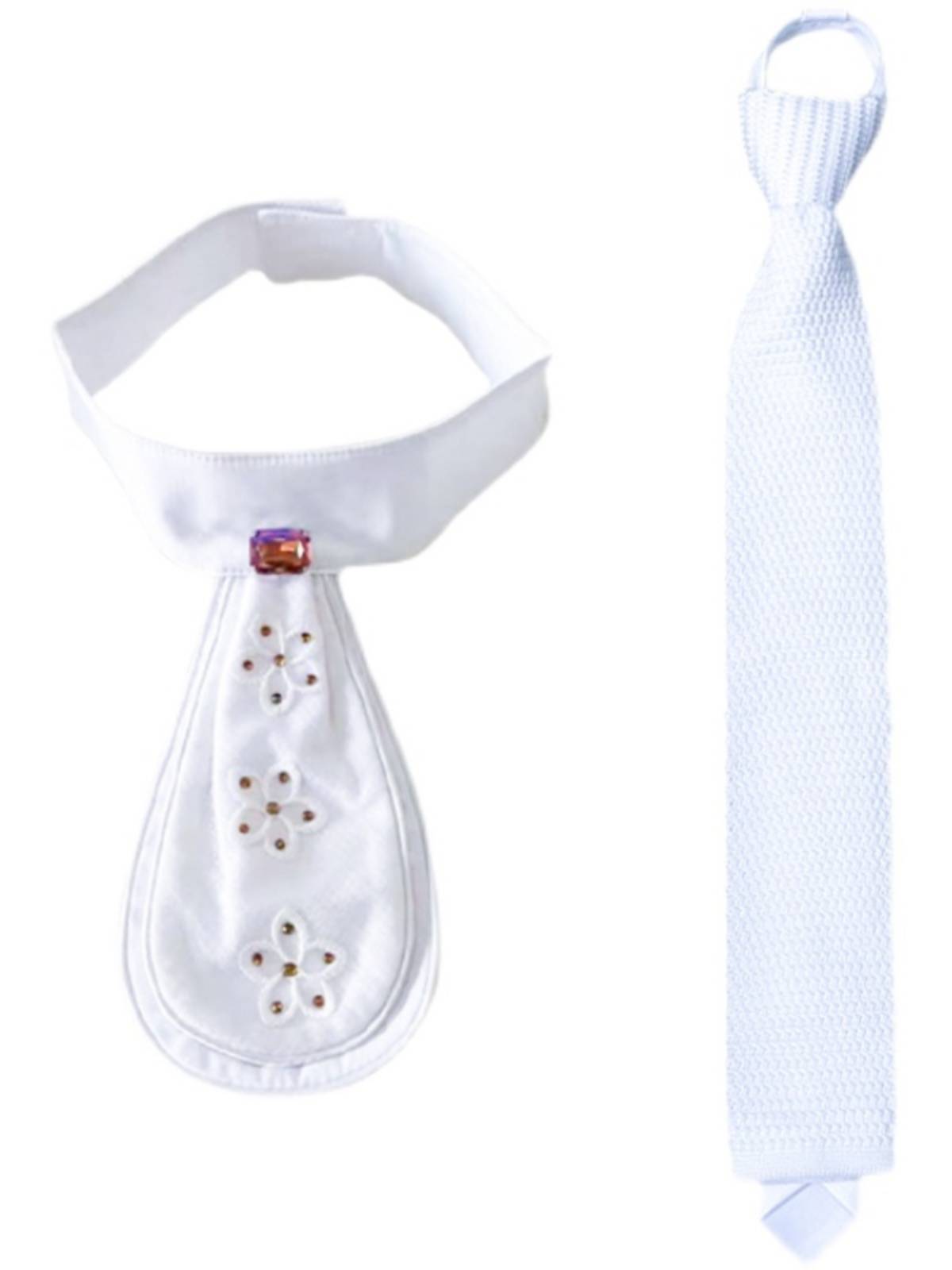 Horses race with a lead to lead the children's adult barrier tie with a white knitted needle and a horse