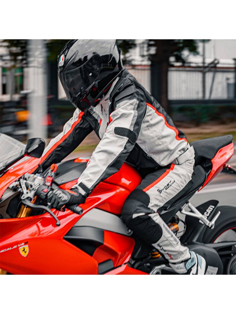 The Devil's 4-season motorcycle cycling suit for a man against the wind and against the fall