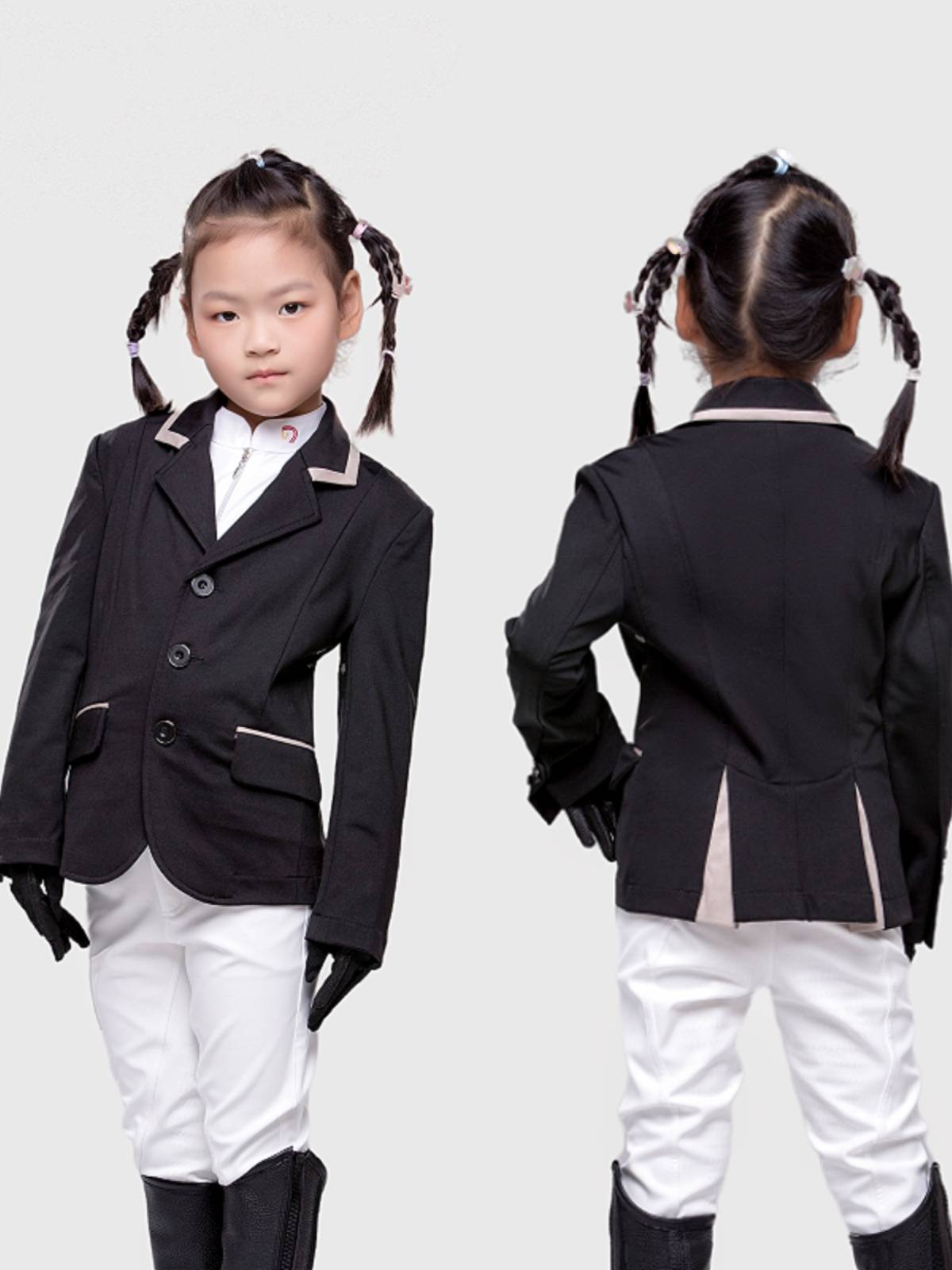 A horse's suit, a horse's kit and a knight's suit