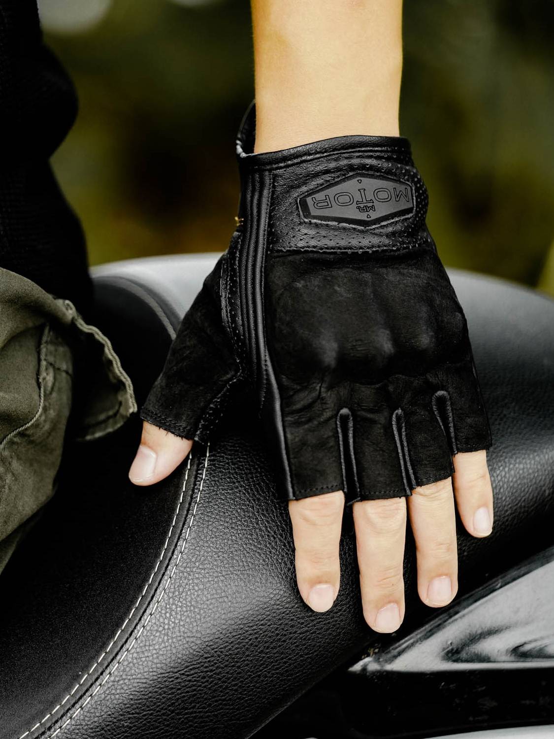 Summer motorcycle leather gloves semi -finger men's retro motorcycle riding fingers to prevent falling and breathable gloves mRMOTOR