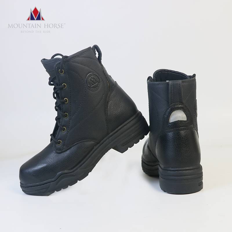 The Horseman Winter with the Horseman's Short Boots with the thick and hairy shoes on the rubber bottom