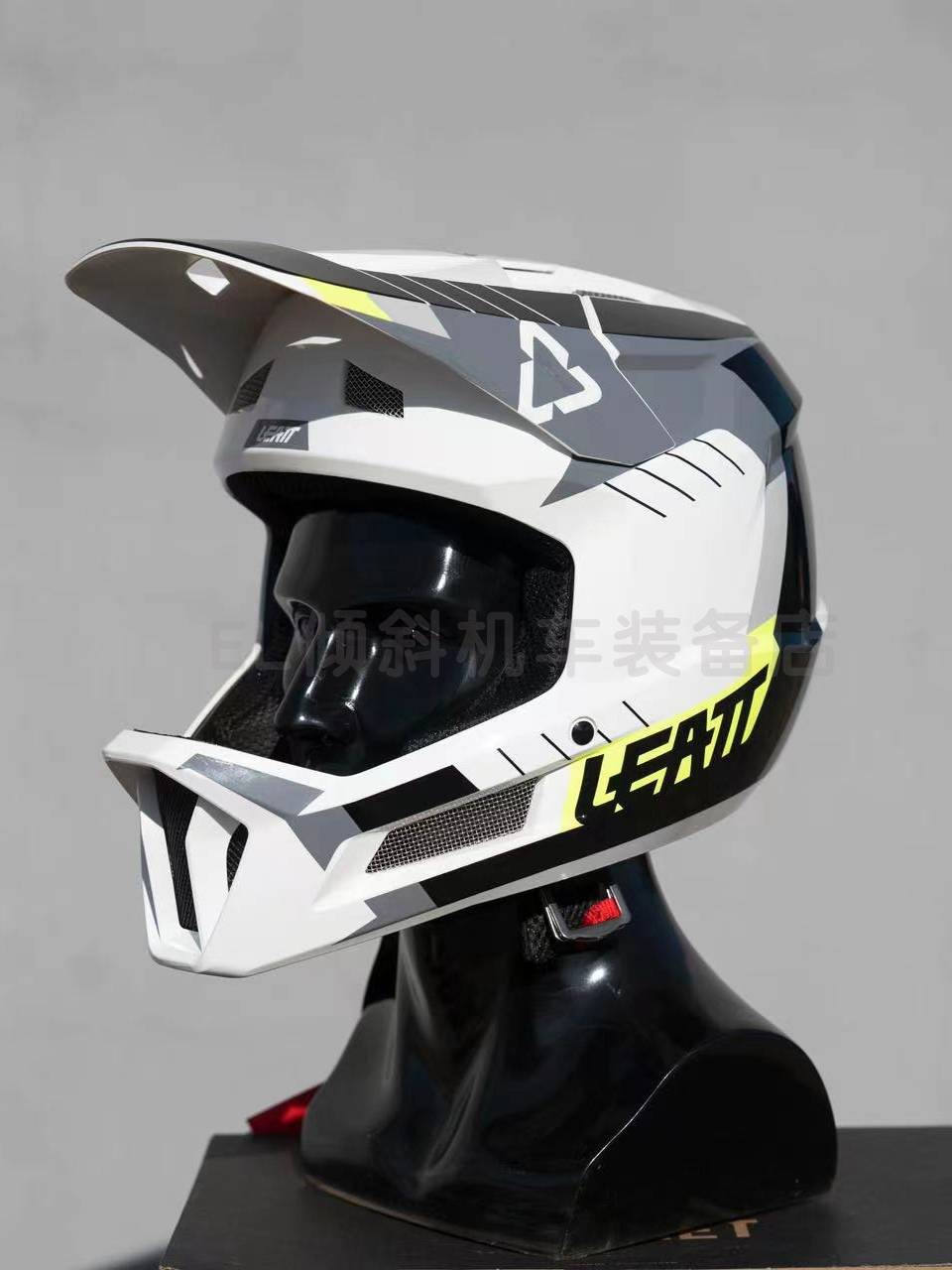 Leatt carbon fiber helmet 1.0 bicycle 6.0 off -road helmet ride ride ride ride forest road 2.0 4.0 venue climb