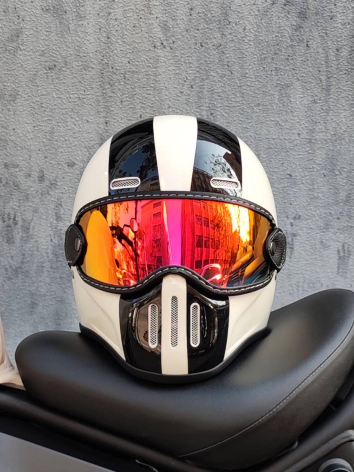 FRP carbon fiber retro motorcycle helmet men and women 3C certification pork nose helmet body locomotive full helmet cruise four seasons