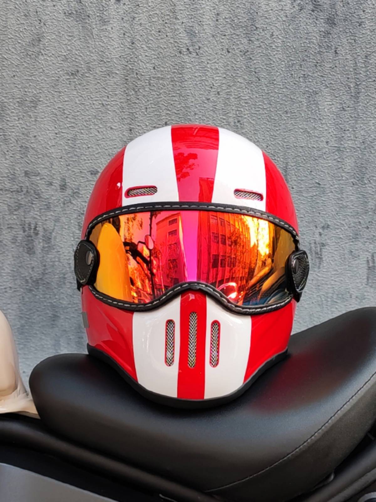 FRP carbon fiber retro motorcycle helmet men and women 3C certification pork nose helmet body locomotive full helmet cruise four seasons