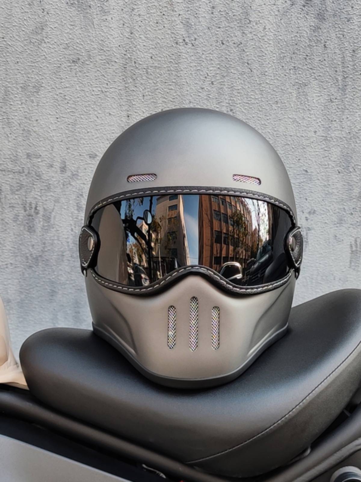 FRP carbon fiber retro motorcycle helmet men and women 3C certification pork nose helmet body locomotive full helmet cruise four seasons