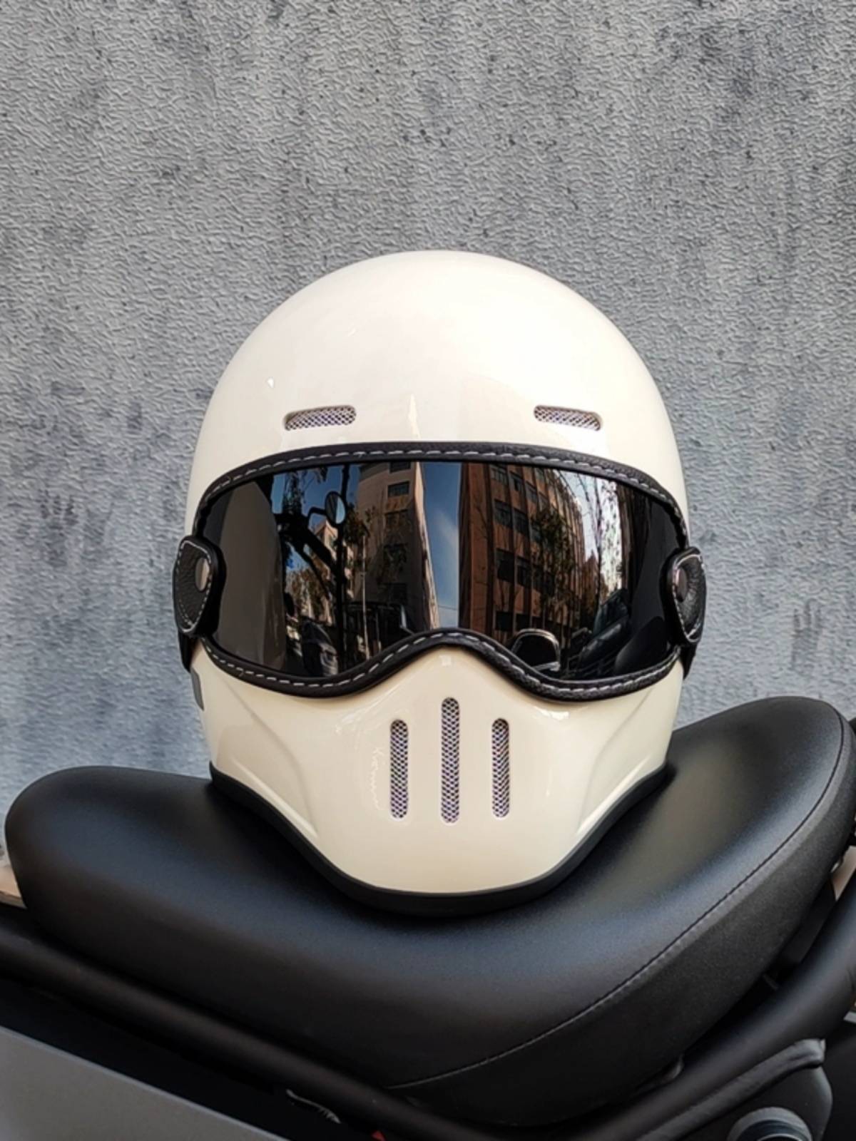 FRP carbon fiber retro motorcycle helmet men and women 3C certification pork nose helmet body locomotive full helmet cruise four seasons