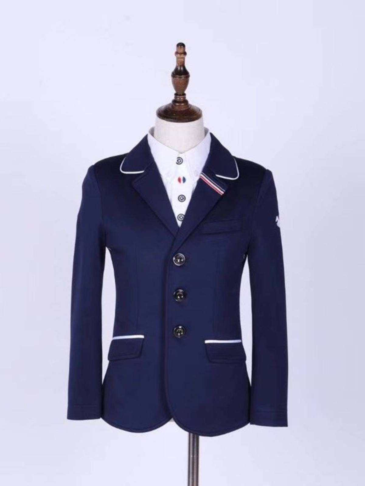 Ms. Maverick's specialty race for a high-speed stylist with a horsesuit and a knight's suit