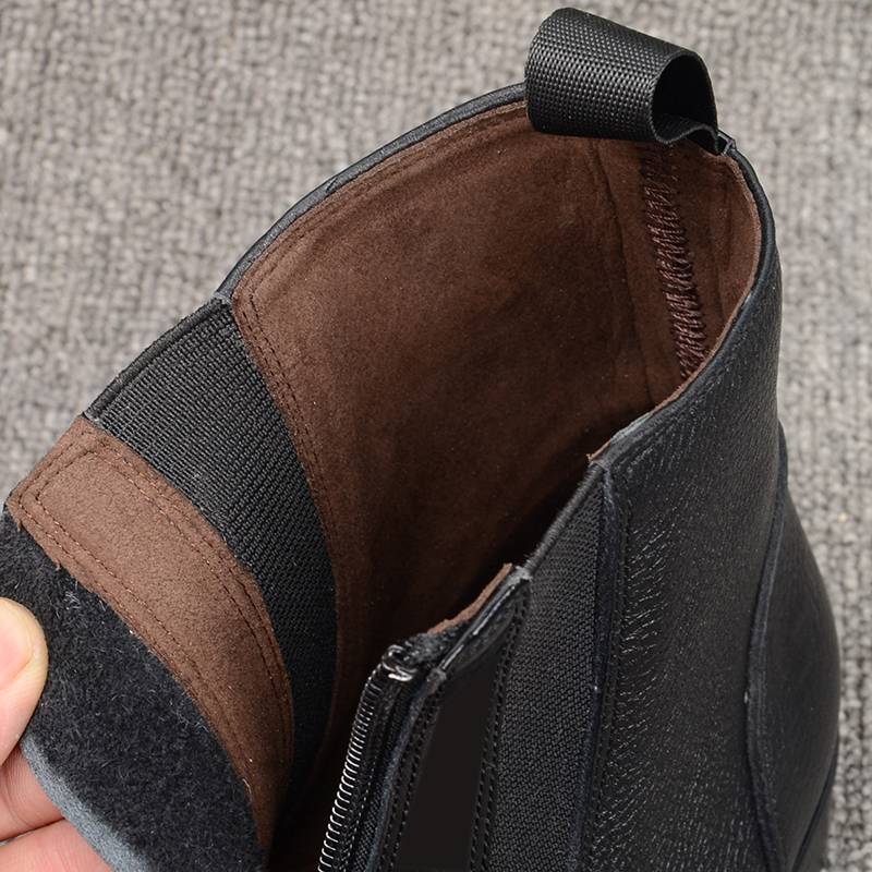 Slid-resistant, air-retarding animal boots