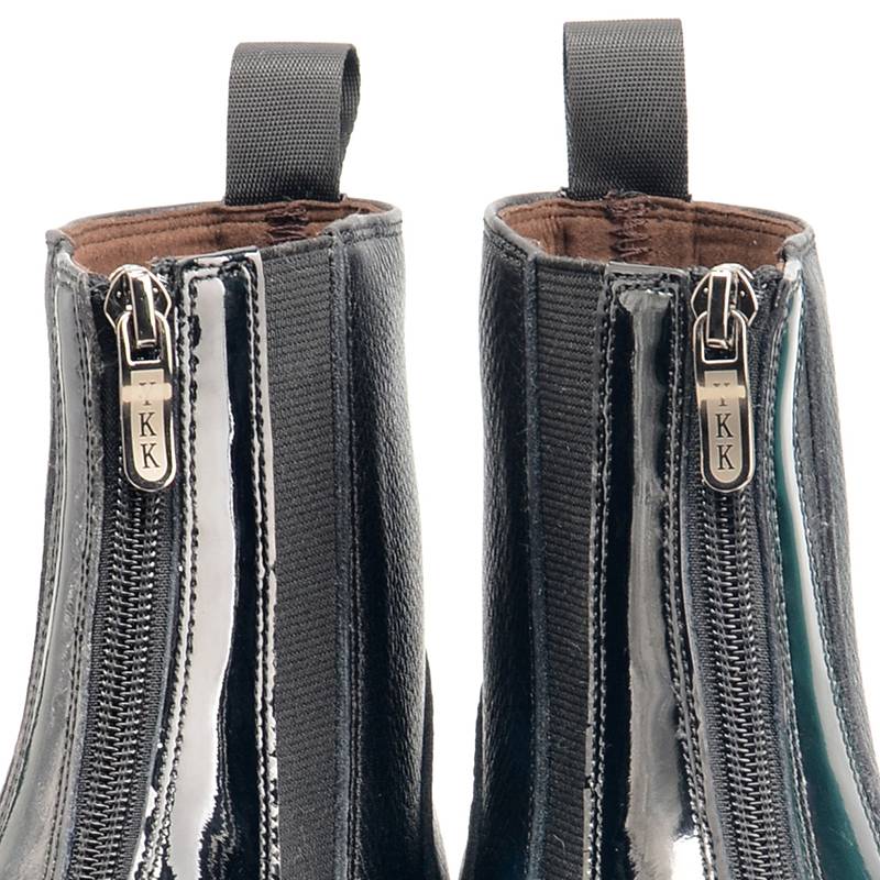 Slid-resistant, air-retarding animal boots