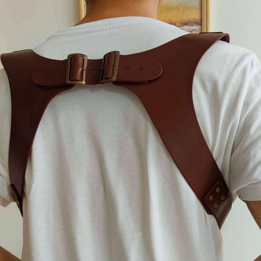 The head layer of cowhide strap men's outdoor sports rough and mad -type men's back rifle -type knight -type knight installation vest