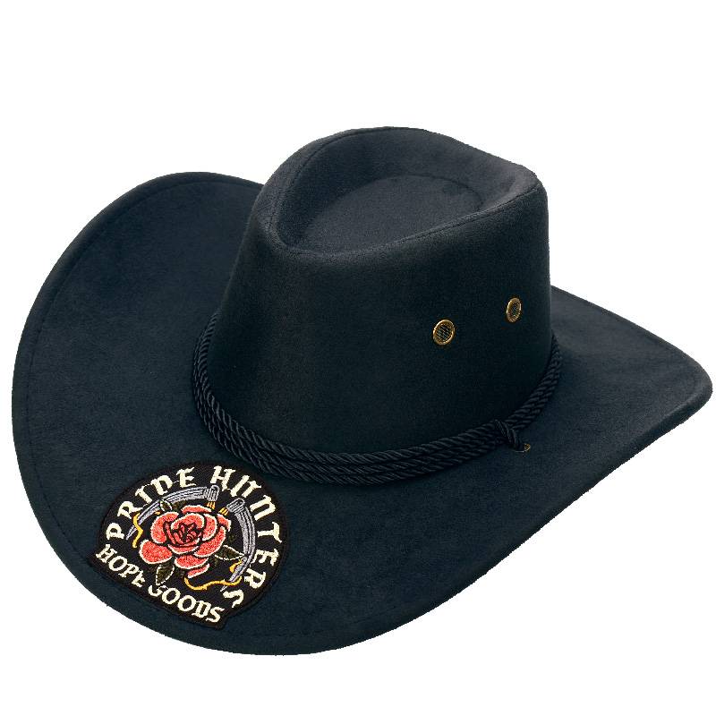 Western cowboy hat punks on the street camping for men and women to take pictures of horse-riding parties to protect the sun