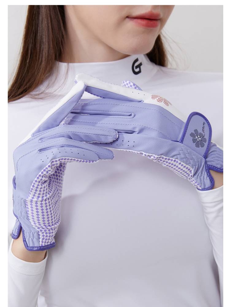 Ms. Golf with the Golf Gloves, with her hands smooth and inflatable, export the Korean Golf Glove