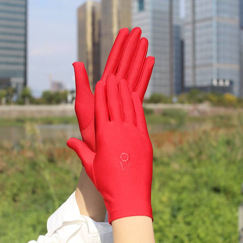 Three large reds of high-quality embroidery