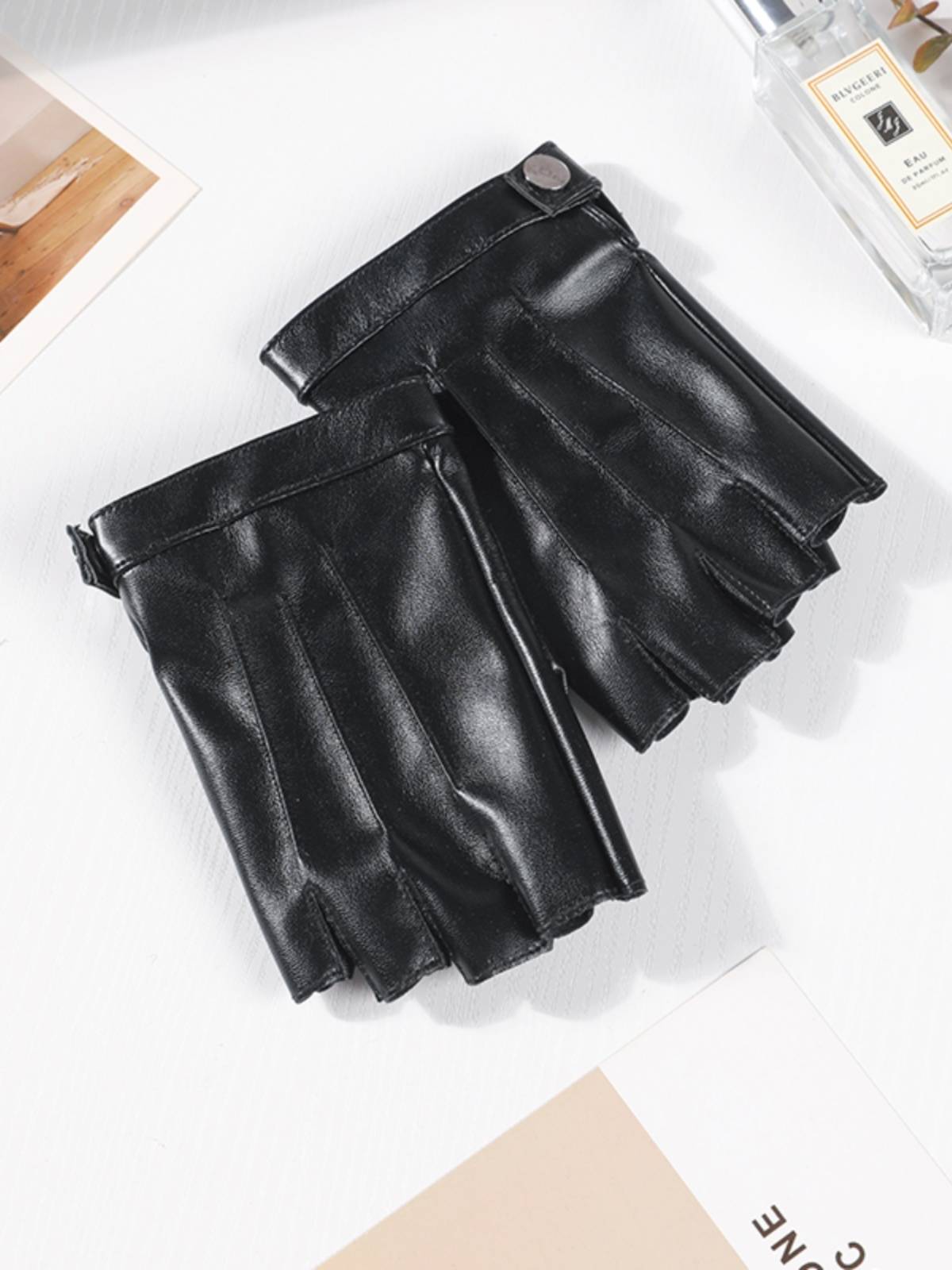 Leather glove Ms. spring and summer thin semi -refers to Korean fashion outdoor riding driving motorcycle PU leather finger gloves