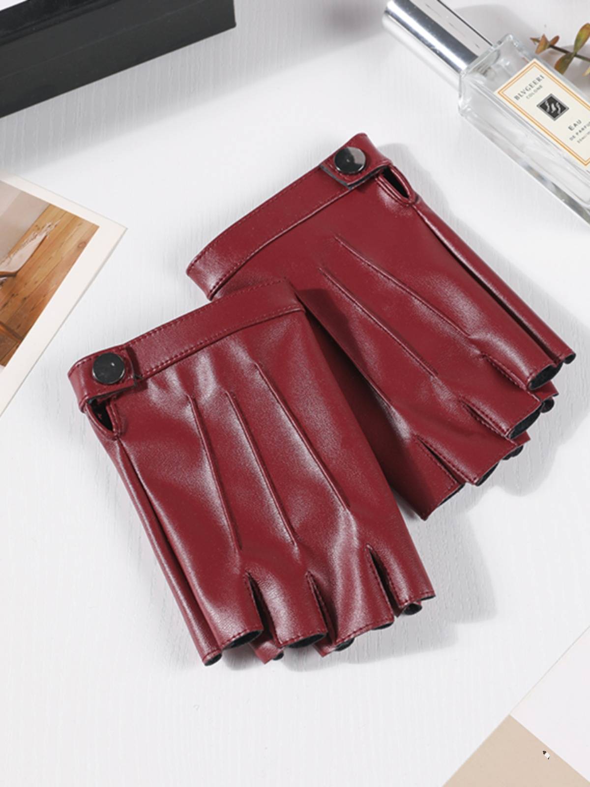 Leather glove Ms. spring and summer thin semi -refers to Korean fashion outdoor riding driving motorcycle PU leather finger gloves