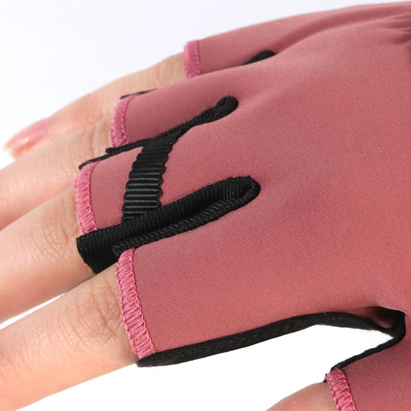 Gymnasium gloves for women riding outdoors in hyper-fluorinated air-sliding equipment to protect cocoon and half-train men