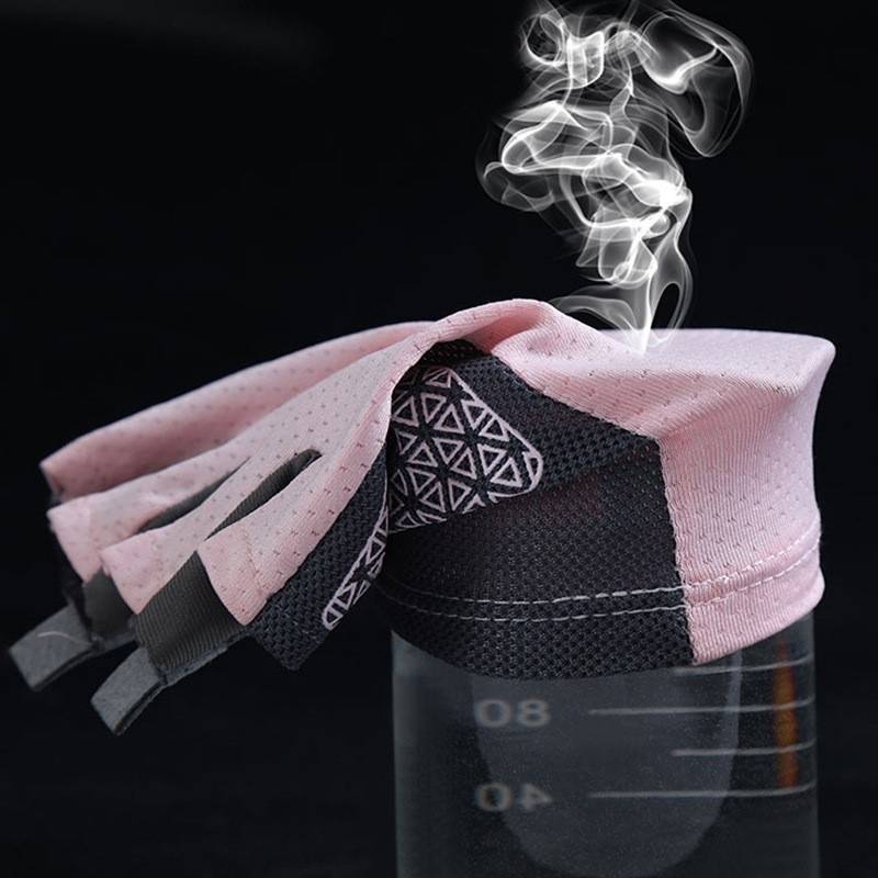 The canoe gloves are protected from the cocoon and the slid air