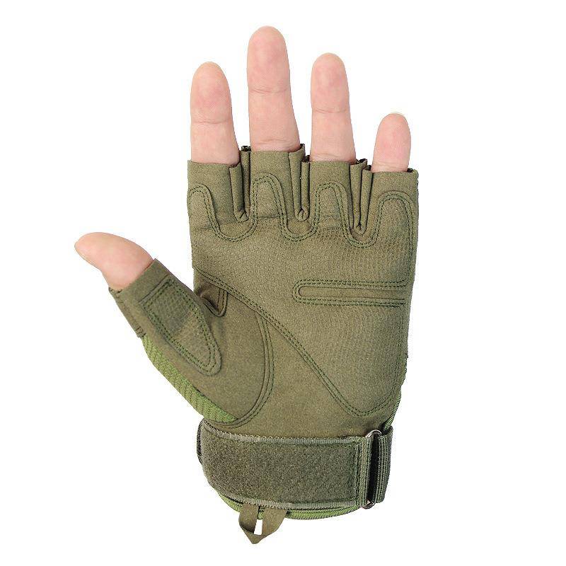 Half-sport means mitten male multi-purpose boxing training in a mountain-mounted gymnasium tactical gloves