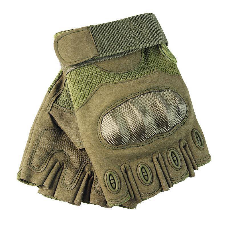 Half-sport means mitten male multi-purpose boxing training in a mountain-mounted gymnasium tactical gloves
