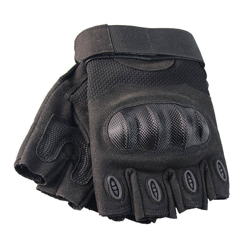 Half-sport means mitten male multi-purpose boxing training in a mountain-mounted gymnasium tactical gloves