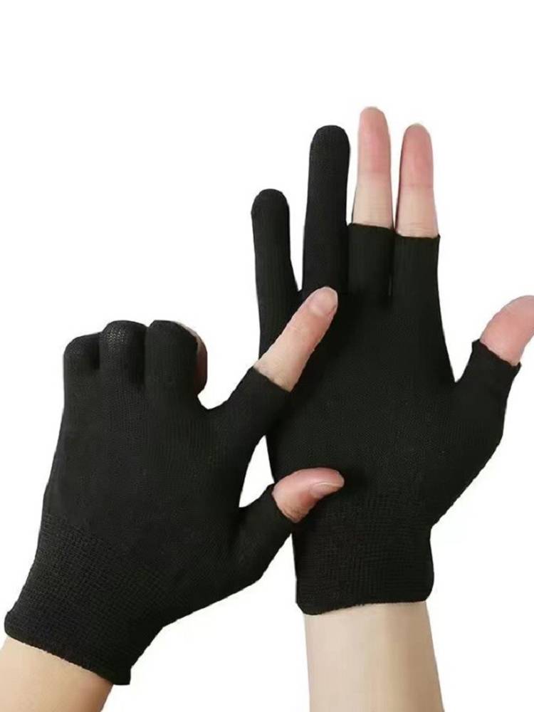 The sunproof half-finger glove man rides the glove girl in the summer. Five fingers on the ski screen