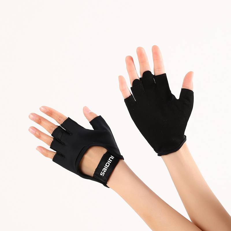 Sports and fitness gloves for women riding outdoors in ice silk-coated air-sliding equipment to protect men from cocoon and a half