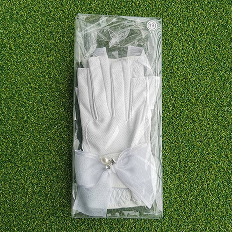 Han Finger Golf Gloves Lady with her hands to grind the Golf stuff to the right and to the left