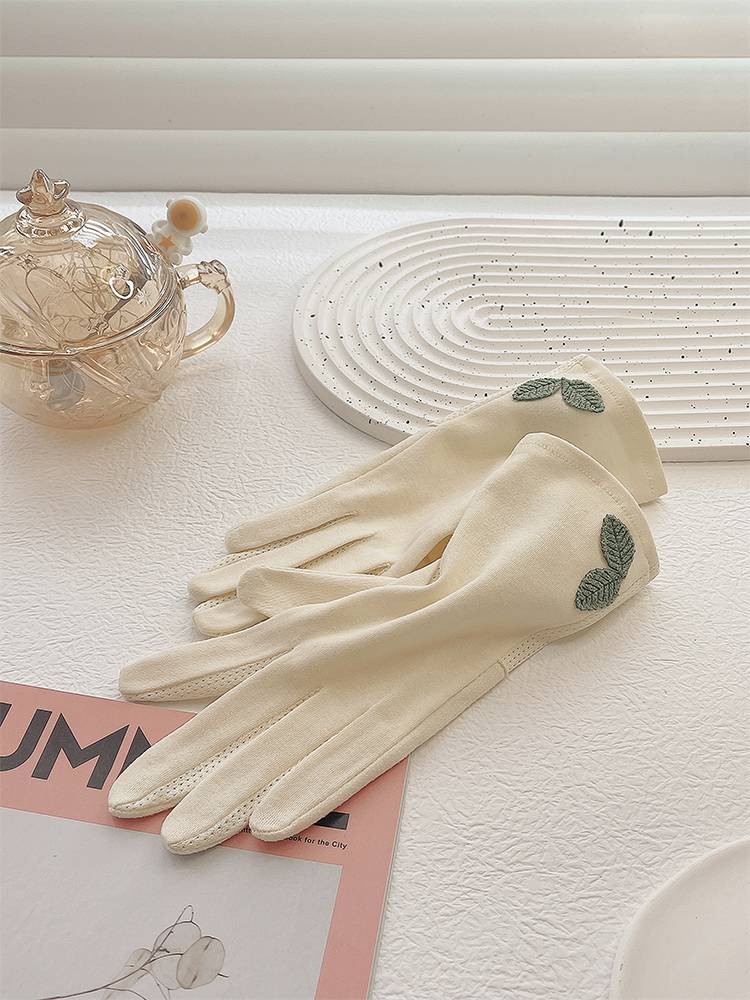 Sun-proof gloves for UV-protected short-time drivers driving on electric rickshaws for summer