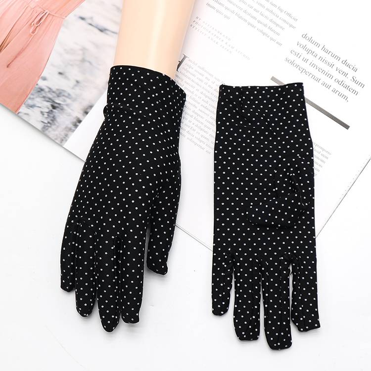 Three dots black