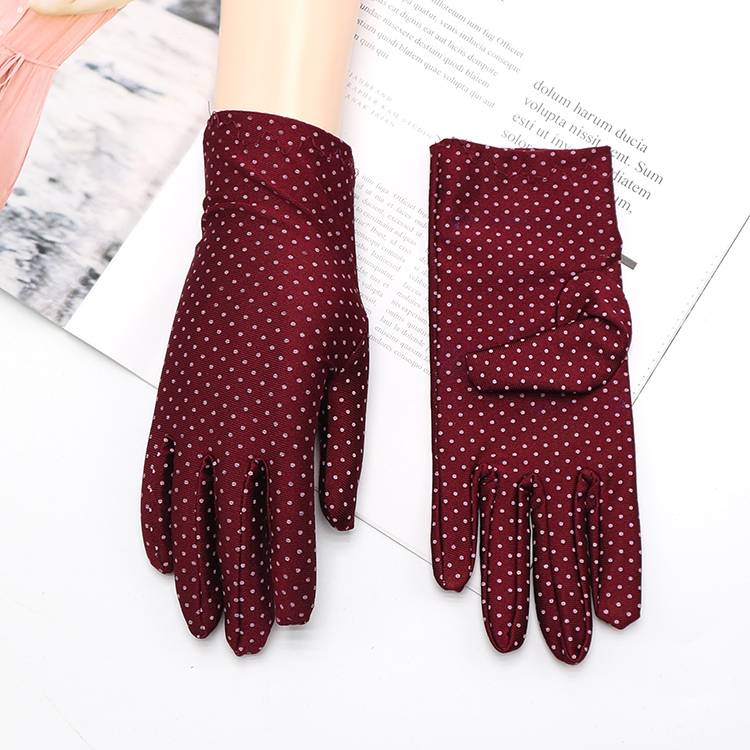 Three dots of date red